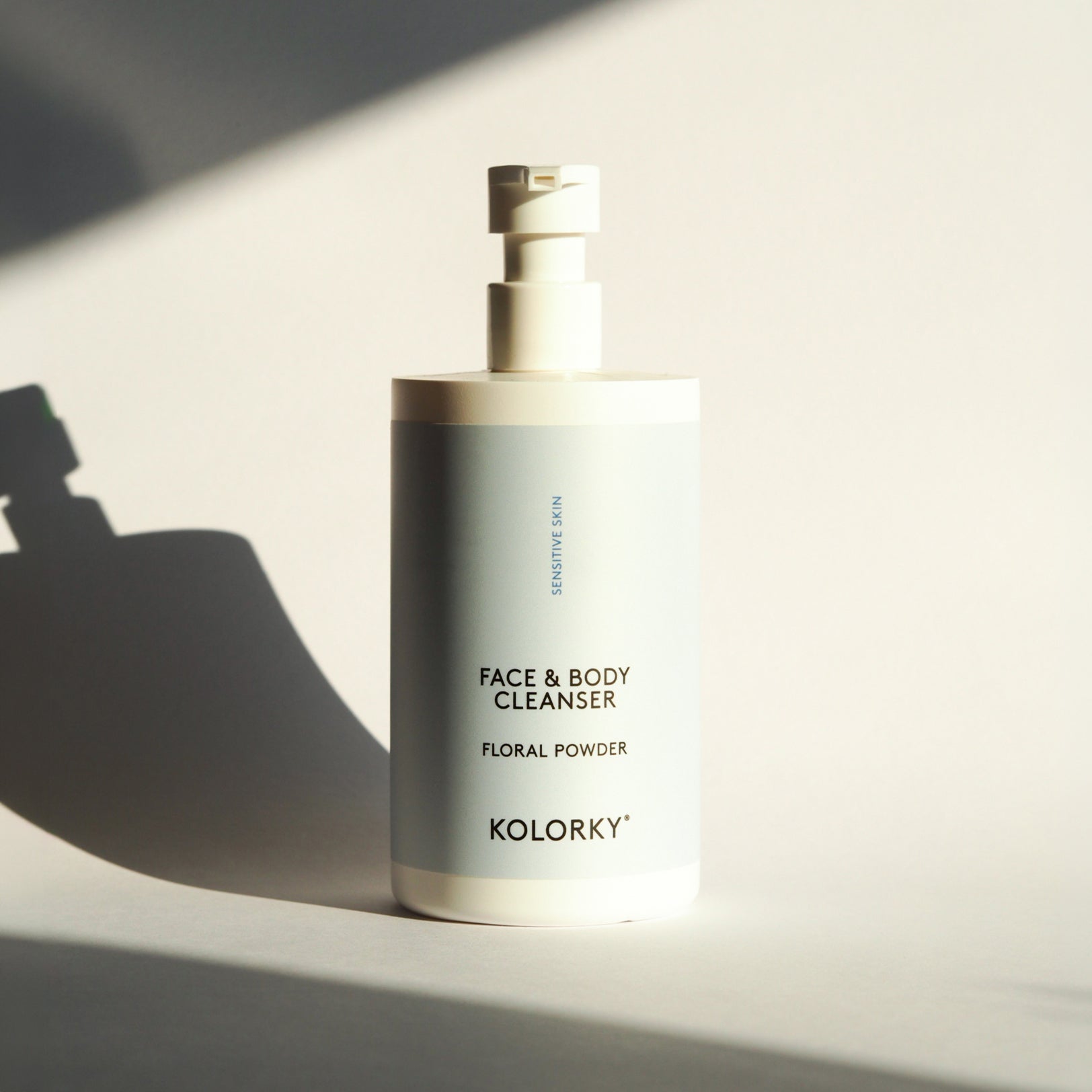 FACE & BODY CLEANSER, Floral Powder,  390 ml